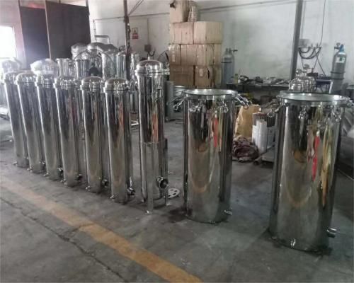 不锈钢机械过滤器在游泳池水质净化中的作用是什么？